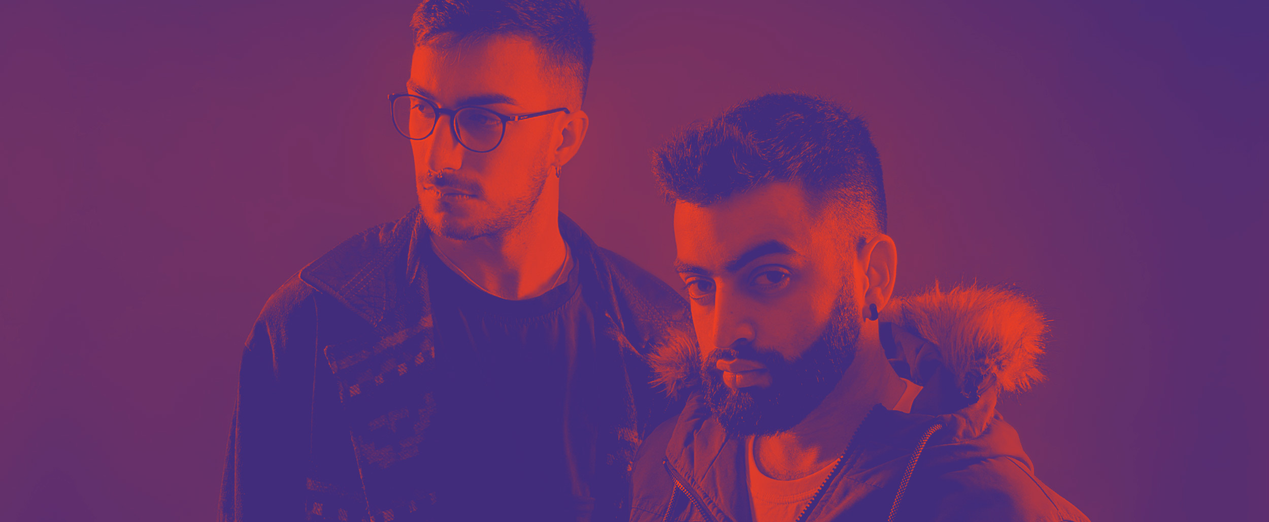 imaxe da banda de rap sondarúa en duotono vermello e azul